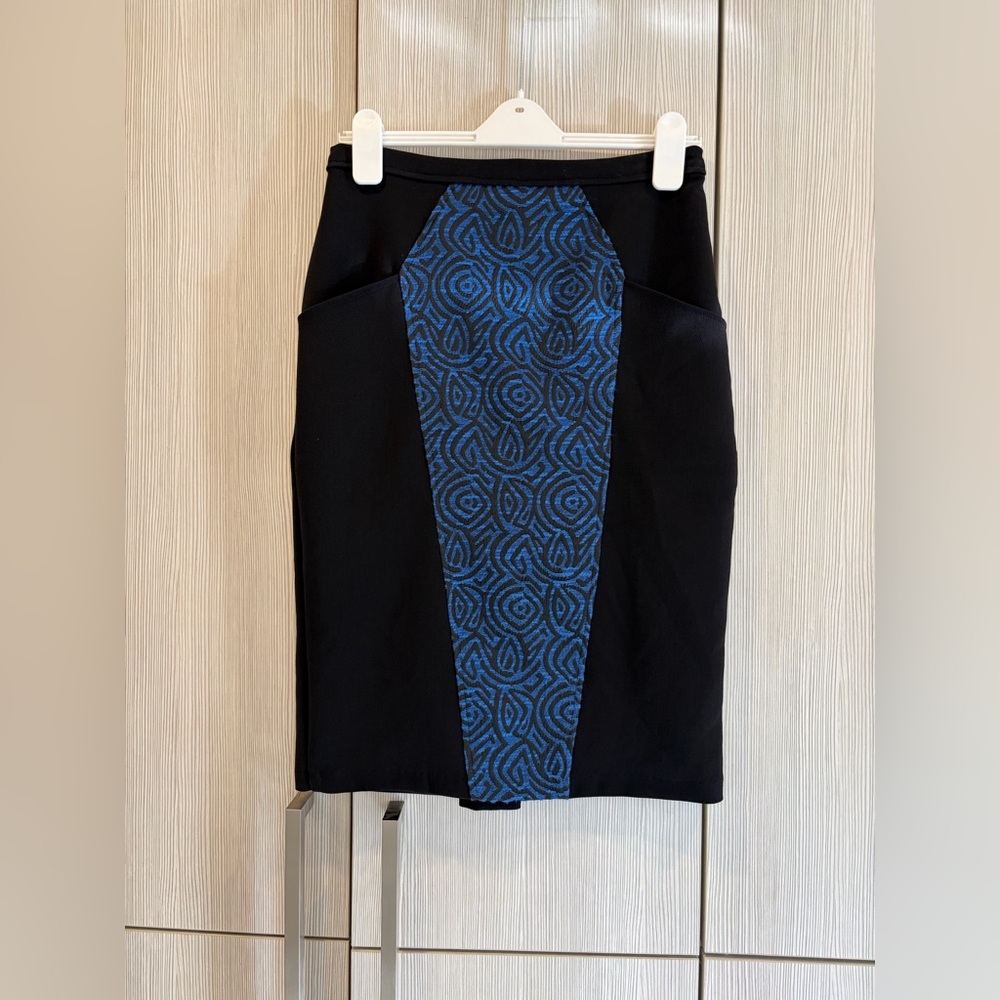 Eva Franco Black Pencil Skirt Blue Jacquard Panel Back Kick‎ Pleat Size 4 USA